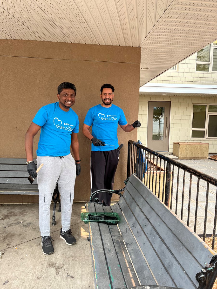 The sun was shining down on our #HeartsOfBlue volunteers as they took time out of their work day to help out at Alliance Manor. The team tackled yard work and painting to help get the facility ready for the grand opening of their new distribution centre on May 26.