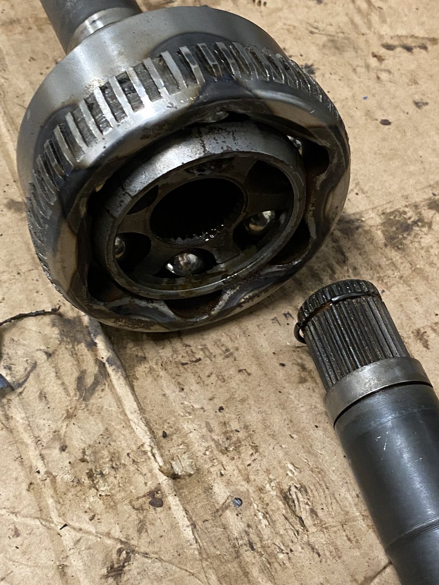 Defender90build's tweet image. CV Joint
Rusty
Removed from shaft
New one fitted 
Greased up