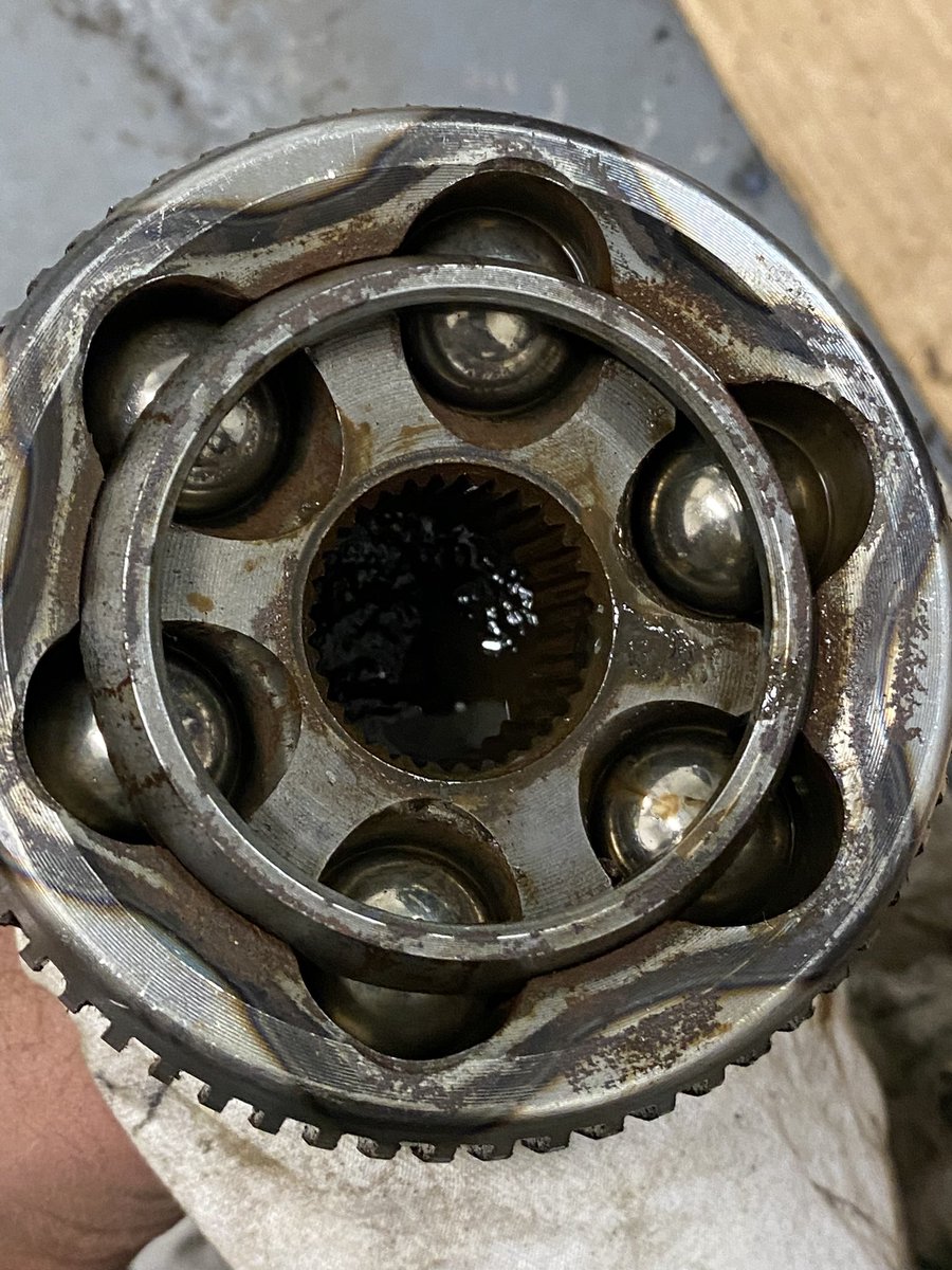 Defender90build's tweet image. CV Joint
Rusty
Removed from shaft
New one fitted 
Greased up