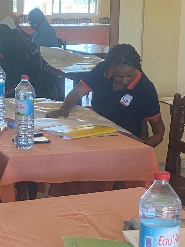 CROSS_SOI's tweet photo. ⚓️A Nosy Be 🇲🇬, début du stage formation à la sécurité en mer🦺 dispensé par l'Ecole d'apprentissage maritime de la #Réunion et le @CROSS_SOI au bénéfice de fonctionnaires des administrations maritimes🌊 et portuaires malgaches dans le cadre de #SWIOFish2 de la @Banquemondiale https://t.co/g24pLB1qLO