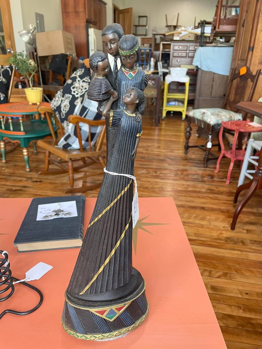 DesignsMerry's tweet photo. If you want to learn more about our Home Decor and Apparel services, be sure to make your way over to our website! We look forward to hearing from you soon! #HomeDecorandApparel https://t.co/goY6HAcPpy https://t.co/lqGPFv7Lim