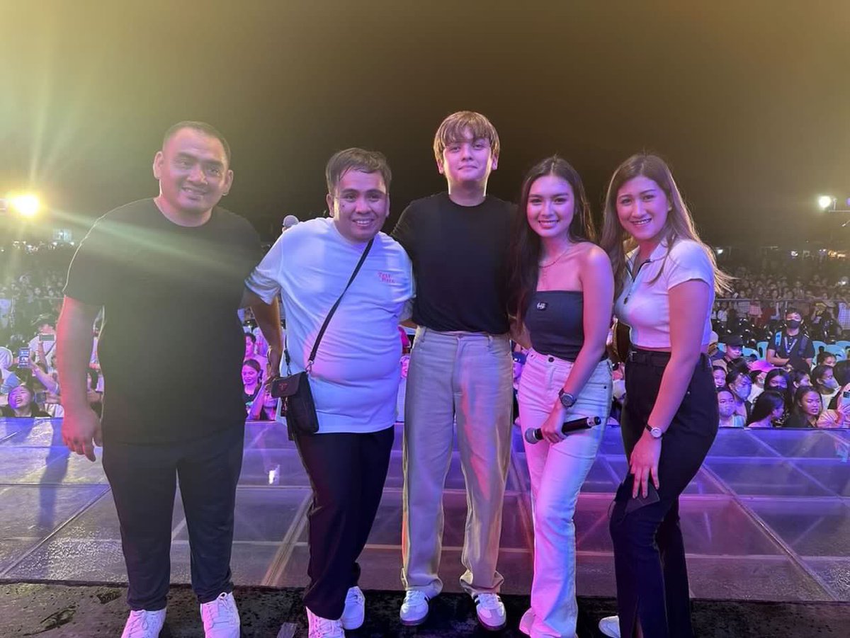 titasoffranseth's tweet image. Before this day ends,

We, Titas of FranSeth together with the officials of Brgy. Sinunuc and of course #FranSeth, thank each and everyone of you for taking time to attend this year's Bocana River Festival 🩵

This event wouldn't be possible without your efforts from Team Live to…