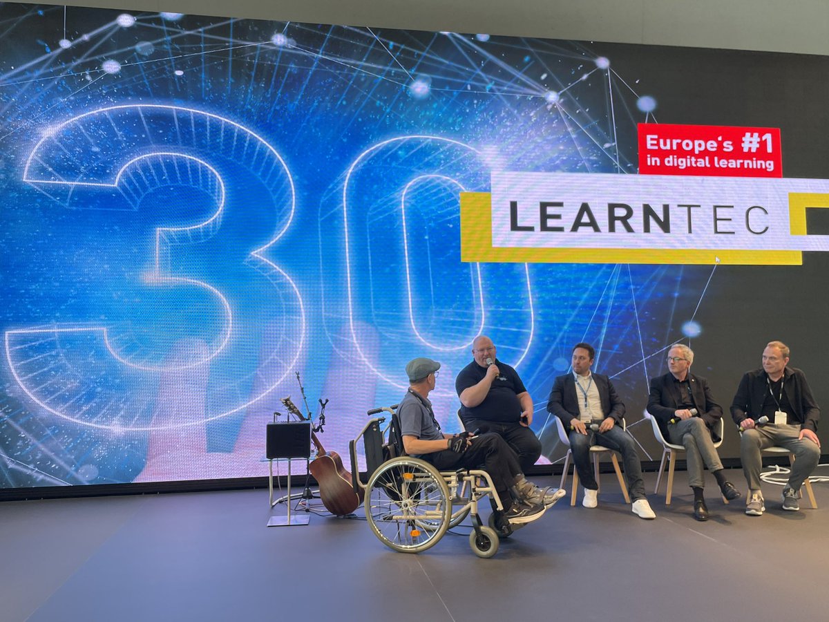 hrp_fla's tweet image. #learntec30 #hrperformance AR und VR haben auf der Learntec in Karlsruhe eine spannende Plattform. Torsten Fell ist ein agiler Treiber dieser Entwicklung. Er vermisst noch die Kollaborativen digitalen Welten.