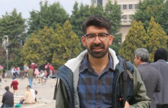 İktidarın talimatlı gözaltı operasyonlarında bu sabah gazeteci Delal Akyüz'de İzmir'de gözaltına alındı.

Delal Akyüz gazetecidir. Gazetecileri ve gazeteciliği yargılamak, montajlardan medet uman iktidarın en son yapabileceği vukuat bile değildir.

#GazetecilikSuçDeğildir