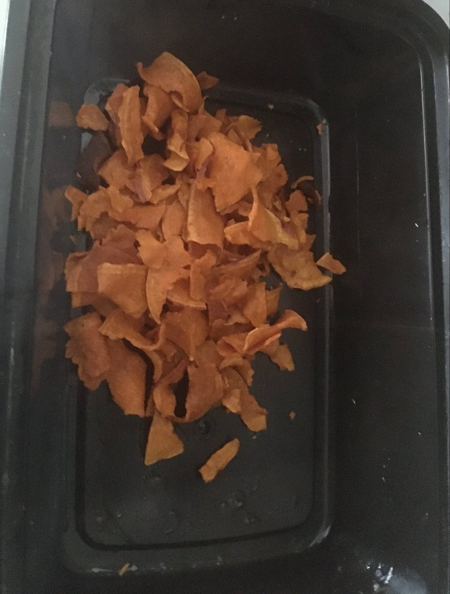 ElleLatham's tweet image. One of these things is not like the other. #Food #FoodScam #Inflation #Unsatisfied #TuesdayThoughts #Chips #Terra