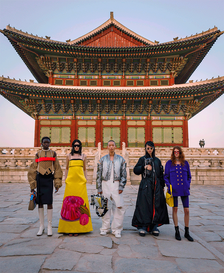 Imagenmiami's tweet photo. Colección Crucero 2024 de @gucci: Moda cosmopolita y multicultural en su máxima expresión, fusionada con el impacto electrizante de Corea del Sur.
https://t.co/Efr0AwMpLr

 #Gucci #GucciCruise24 https://t.co/pdJNsj3V6g