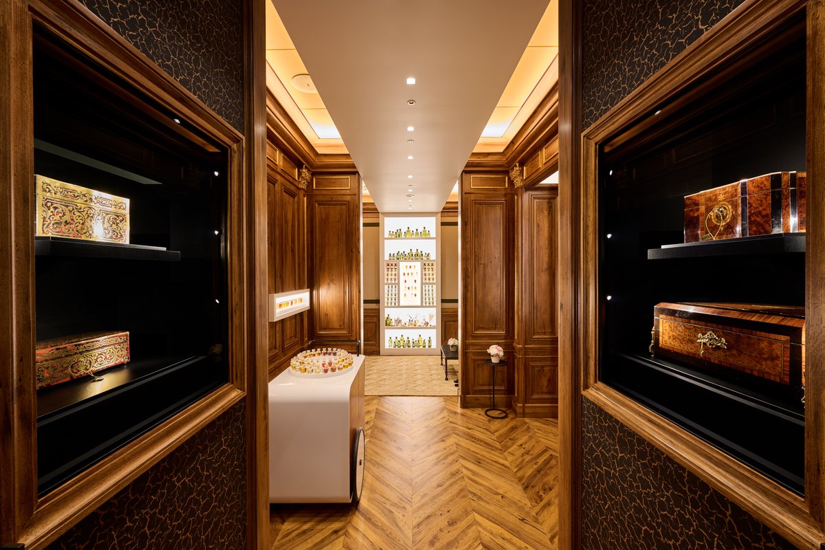 HJParfums's tweet photo. After successful pop-ups in Tokyo, HJ now has a permanent home in the prestigious neighbourhood of Ginza. Opened on April 12th, the boutique is designed by Christophe Tollemer and reminiscent of a historic Parisian apartment, blending grandeur and modernity. #Ginza #HenryJacques https://t.co/0Zinok4iv0