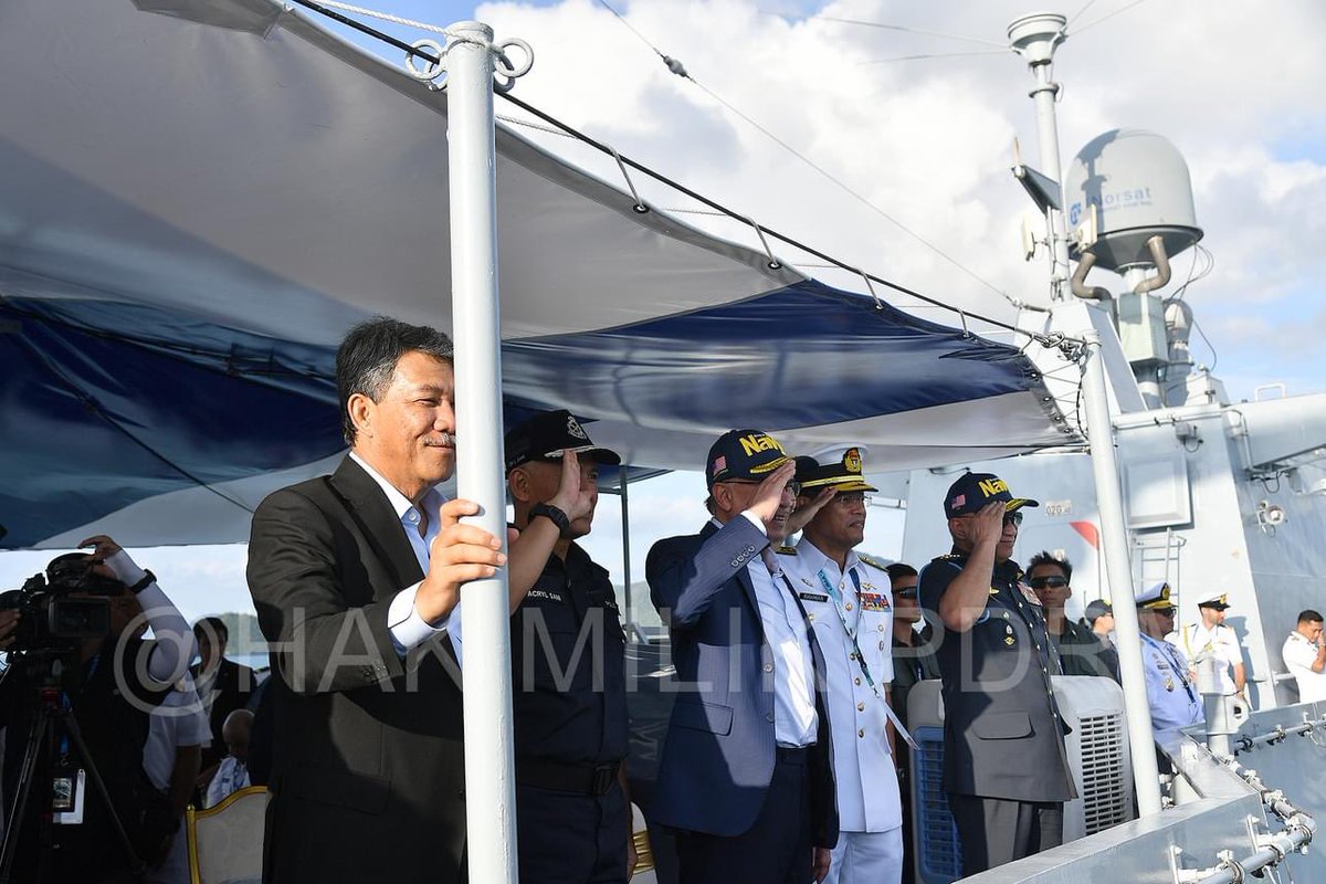 satriasiber's tweet photo. RT PDRMsia: LIMA 2023: KEHEBATAN PAMERAN MARITIM DAN AEROANGKASA ANTARABANGSA KINI KEMBALI!

Bacaan lanjut menerusi pautan, https://t.co/S7Pguf1KtK

Jurugambar: Sub Inspektor Zaiddin Dahalan, Kpl Mohamad Shazril Abd Rashid, Lans Koperal Muhammad Aizat A… https://t.co/WWqoyKWynF