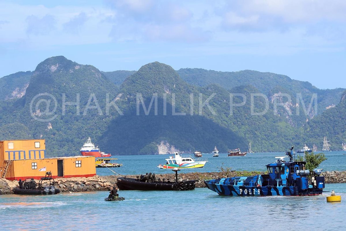 satriasiber's tweet photo. RT PDRMsia: LIMA 2023: KEHEBATAN PAMERAN MARITIM DAN AEROANGKASA ANTARABANGSA KINI KEMBALI!

Bacaan lanjut menerusi pautan, https://t.co/S7Pguf1KtK

Jurugambar: Sub Inspektor Zaiddin Dahalan, Kpl Mohamad Shazril Abd Rashid, Lans Koperal Muhammad Aizat A… https://t.co/WWqoyKWynF