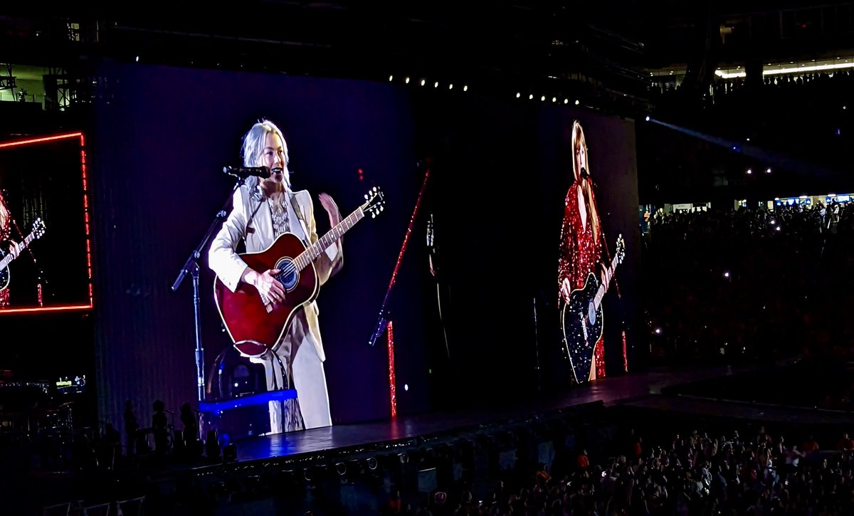 rachelslacey's tweet photo. Also, Taylor and Phoebe's duet gave me MAJOR #Edanna vibes (especially since Nothing New is sort of my Stars Collide theme song - loved being there for this so much!) ππ https://t.co/7K1o2nCDL7
