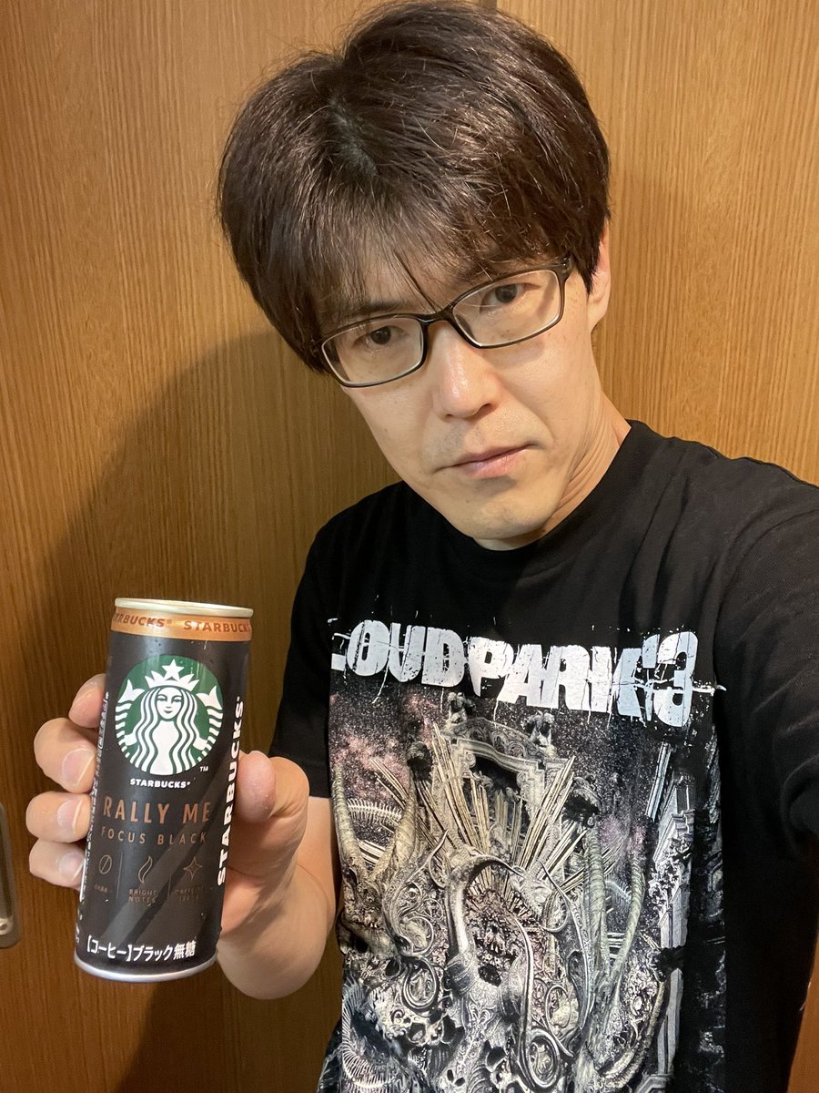 Jdosuyo's tweet photo. 今日のスターバックス RALLY ME フォーカスブラック Tシャツ ラウドパーク
#缶コーヒー
#セブンイレブン
#スターバックス
#RALLYME
#フォーカスブラック
#メタルT
#ラウドパーク https://t.co/yIdqfXNIvV
