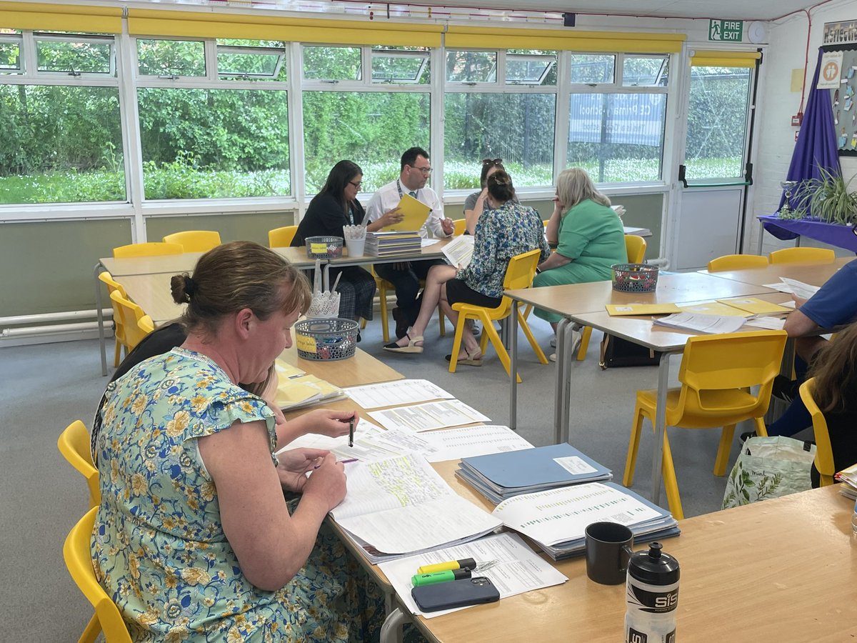 icenigirl1's tweet image. Team work makes the dream
Work. LAT2 writing moderation #onetrust @LDBSLAT @StR_LDBSLAT @StanwellFieldsC