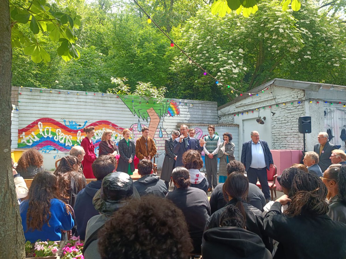 Félicitations aux 190 élèves des collèges Brassens, de Hirsch, Méliès &amp; Rouault pour leur participation au Parcours mémoire.
« Vous devrez relever de nouveaux défis de paix, liés aussi au réchauffement climatique, comme l’accès à l’eau » !
Merci au <a href="/RosaBonheur/">Rosa Bonheur ⭐💃</a> et aux bénévoles !