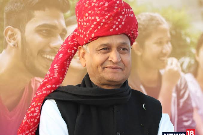 राजस्थान प्रदेश मे एक और स्वर्णिम ऐतिहासिक कार्यकाल की इस पारी के अंत में जब हर वर्ग की झोली खुशियों से भर दी है,तो नवनियुक्त कर्मचारियों और युवाओं के कल्याण के पर्याय जादूगर CM <a href="/ashokgehlot51/">Ashok Gehlot</a> जी आर्थिक संबल मजबूती में आशीर्वाद प्रदान करें।निवेदन।❣️🙏
#प्रोबेशन_में_पूर्ण_वेतन_दो