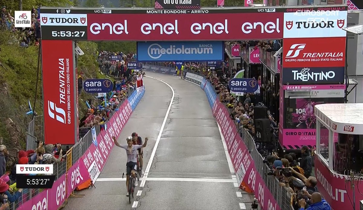 SportsTailors's tweet image. 🇵🇹 Grande vitória! João Almeida vence a 16.ª etapa do Giro!

👉O português vence uma etapa mítica do Giro, aproxima-se da liderança e sobe ao 2º lugar na geral.

#joaoalmeida #ciclismo #giro #girodeitalia