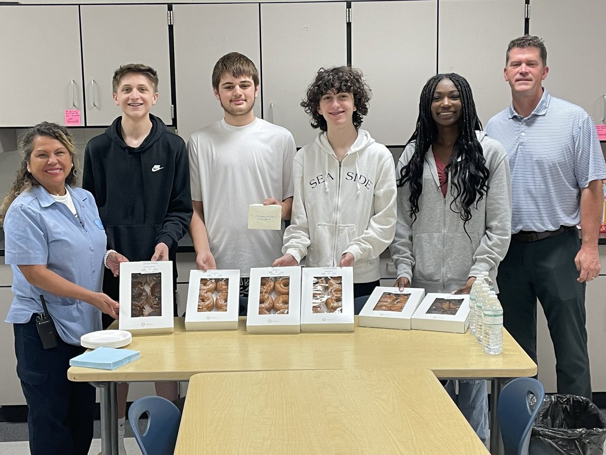 AshleySteinert1's tweet photo. These kids are absolutely amazing 🤩 for helping Ms. Yesy to keep our school clean!  They were so respectful and worked so hard in mine and @pmcollins1 rooms and Health Science Lab!  We wanted to show our appreciation to Ms. Yesy and her crew by bringing them donuts!  Thank you https://t.co/auOr0SlfAl