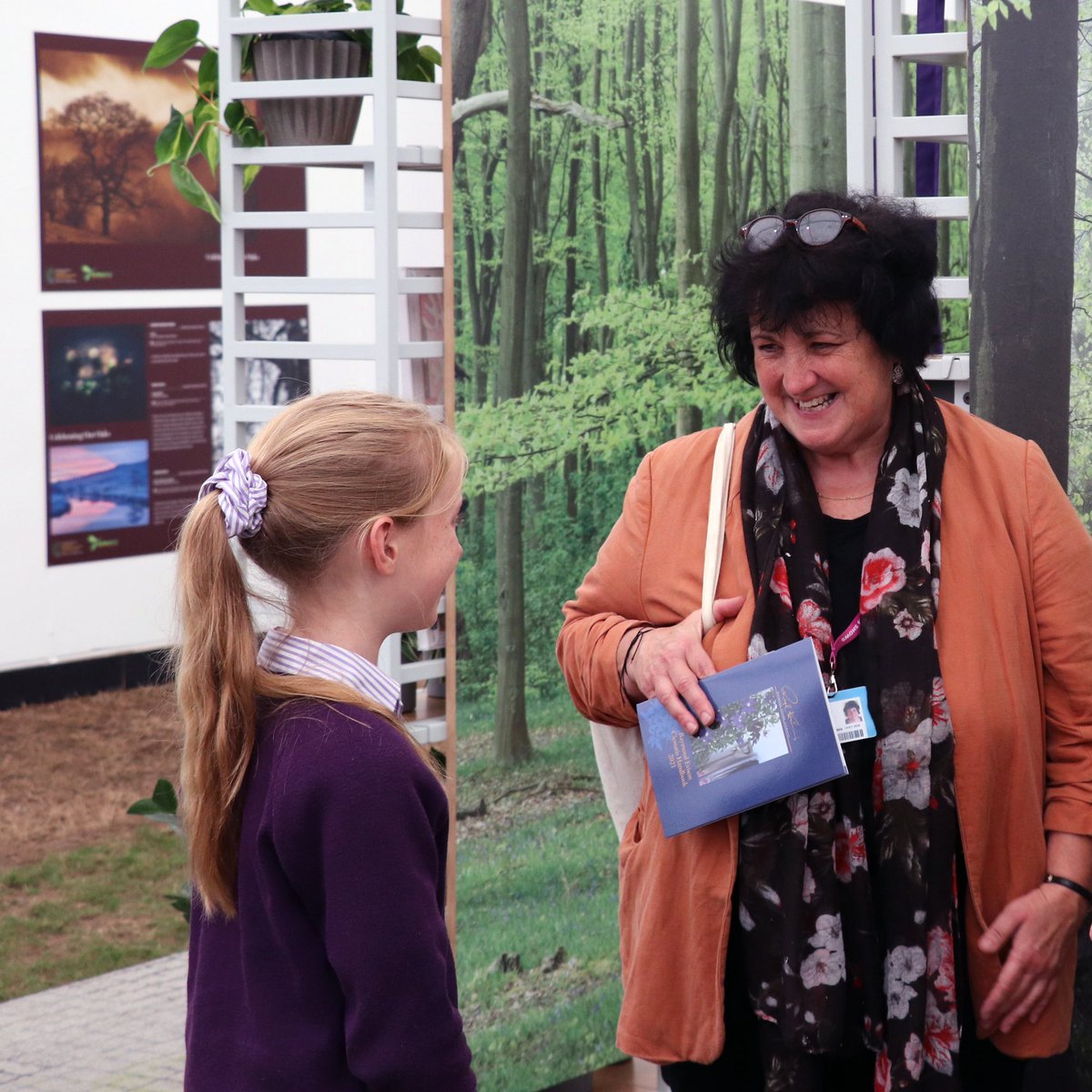 We can't believe it's been over a year since we met alumna Pippa Greenwood at RHS Chelsea Flower Show. We shared our Biophilic Classroom project, bagged a Gold Medal, and distributed 10,000+ plant guides for schools. Download here: lnkd.in/eJ37t56E 🌿 #ChelseaFlowerShow