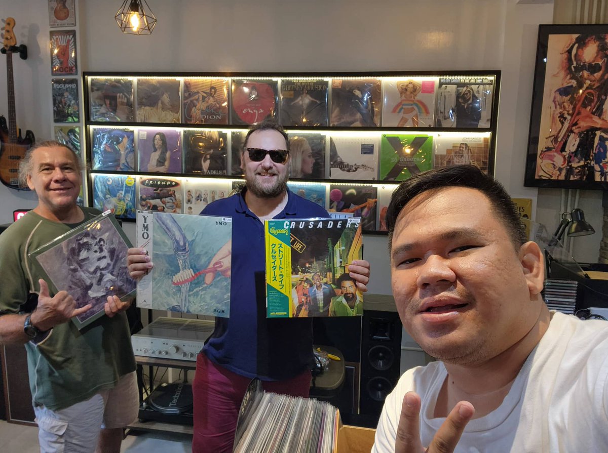 Everyone loves a good japanese import and at Agila Records you can find plenty - #Philippines #vinylrecords #japaneseimports #japanesevinyl #vinyladdict #davao #records #lp #yeh