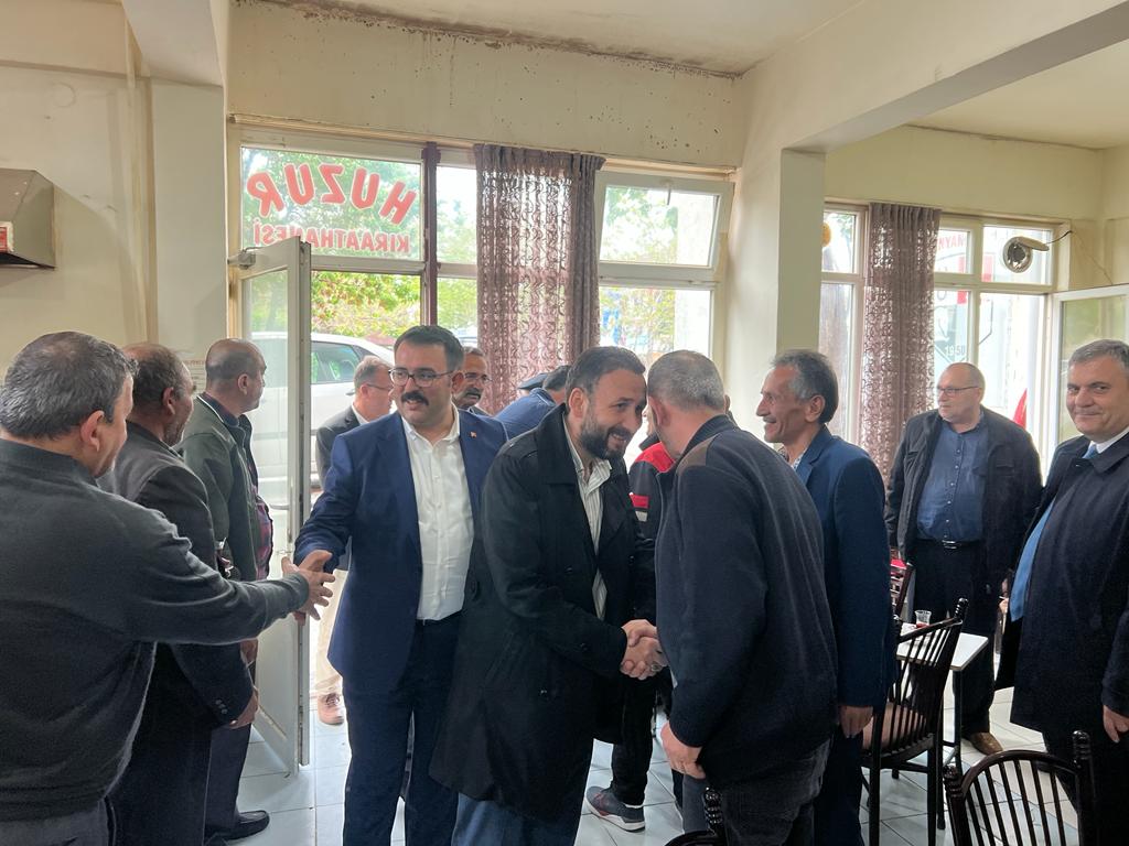 DrAbdulvahapshn's tweet photo. 📍Çubuk 

*ESNAF ZİYARETİ* 

İlçe Başkanımız Sn Erhan KUŞCU ve Belediye Başkanımız Sn @avbakidemirbas ile İlçemizin kıymetli esnaflarını ziyaret ederek hayırlı işler bol kazançlar diledik. 

#Türkiyeyüzyılı
#Doğruadamlayoladevam https://t.co/po6JaKmDZN