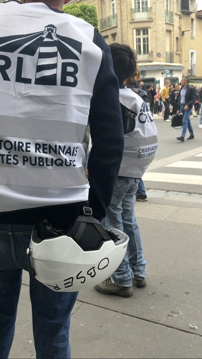 nab_parrhesia's tweet photo. L’observatoire Rennais des libertés publiques #ORLIB présent à la manif du #23mai à #Rennes. https://t.co/ybR9MRovle