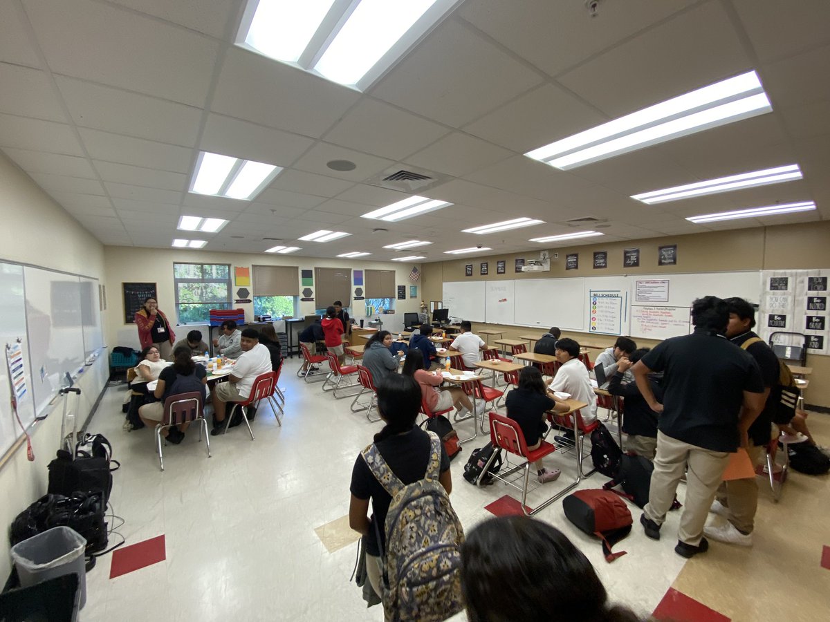 MrsNassau's tweet photo. Thank you to our amazing Algebra team for providing 8th grade Algebra 1 test takers with a delicious breakfast!!!! Our students had waffles, eggs, fruit, donuts, juice, and so many other tasty treats to wake up their brains! Good luck to our students today!! @IMS_Indians https://t.co/wCvzO8lFrJ