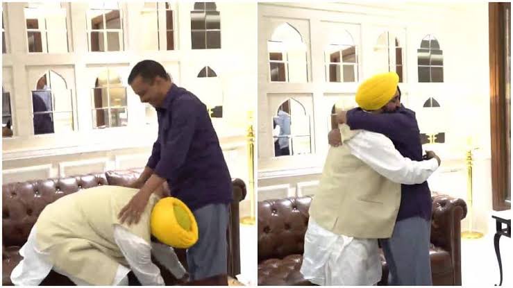 ChillamChilli's tweet photo. दोनों CM पद पर है , उम्र भी लगभग बराबर है अब इसमें कोन बड़ा है? https://t.co/w73wELRX7g