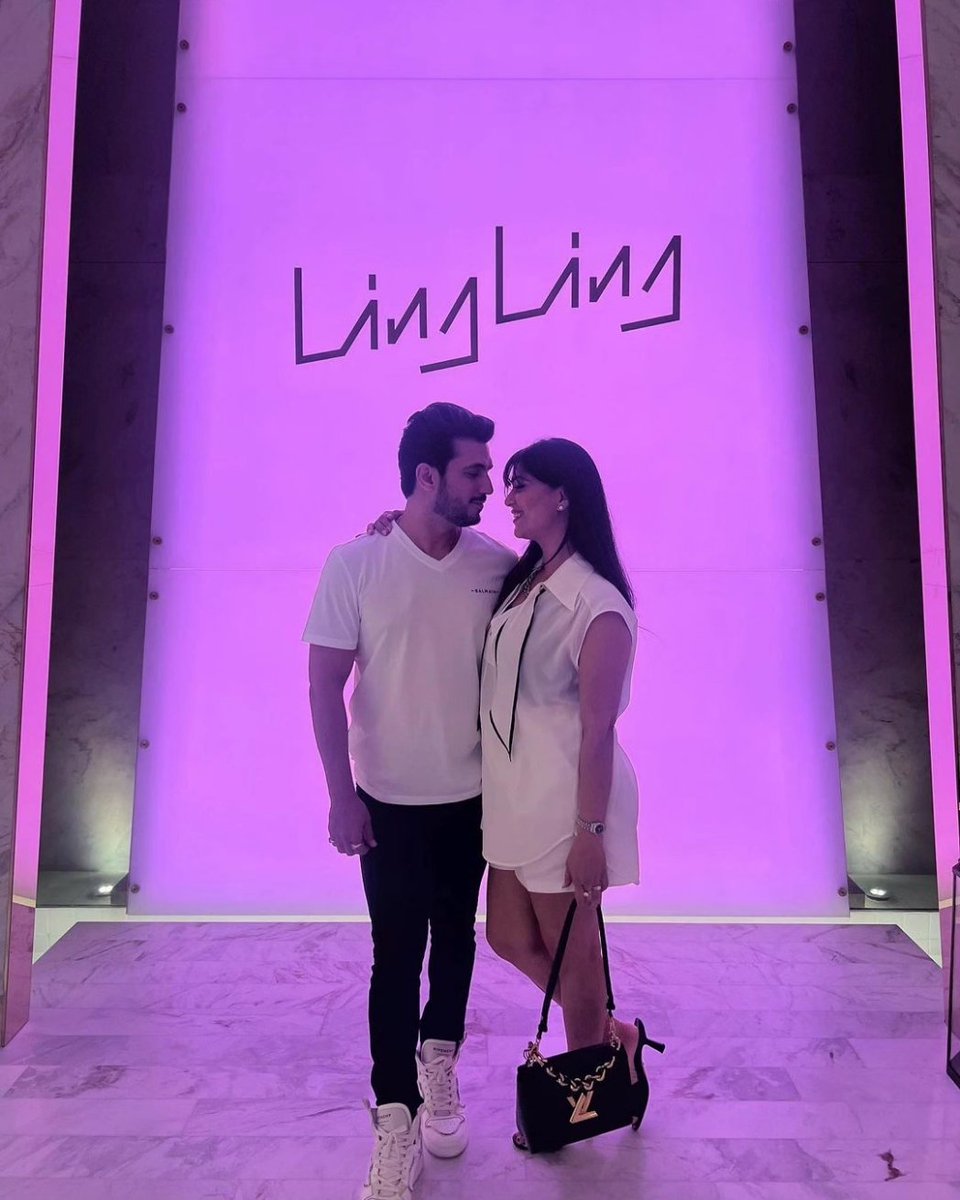 ETadkaOfficial's tweet photo. This is what a decade of being in love looks like ๐ They are couple goals ๐คฉ
@Thearjunbijlani
Source: @teamgolecha
#arjunbijlani #nehaswami #arjunneha #marriedlife #couplegoals https://t.co/Hdk9nJsCcK
