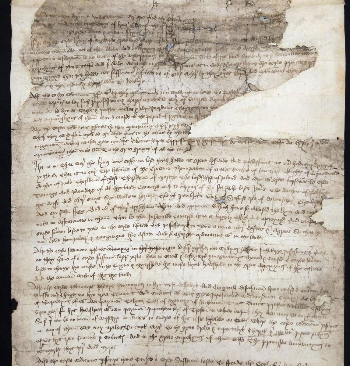 RFMacLellan's tweet photo. A previously unknown copy of Warwick the Kingmaker's manifesto issued as part of his rebellion against Edward IV in 1469. It had been miscatalogued as an account of the difficulties faced  by Edward II, Richard II, and Henry VI in their reigns. Cotton Roll IV 61. #medievaltwitter https://t.co/JtYxhW0AIA