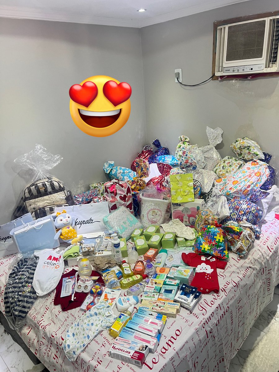 Primeira parte dos presentes do Jonathan, mamãe vai ter que tirar umas 3 fotos pra mostrar tudo que meu precioso ganhou , OBRIGADA VOVÓS , titios, titias, primos, primas e amiguinhos nós amamos tudo 💚🍀🎁😍🥳👏🏾