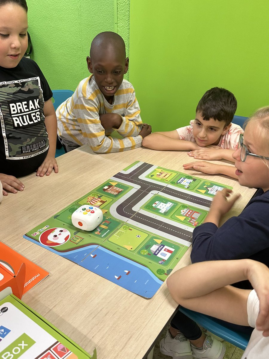 MissEvansj's tweet photo. Having a fantastic week with @hurley_miss exploring inclusive settings in Spain🇪🇸 What a passionate school filled with very happy learners💫#openclassroom #erasmus https://t.co/daGzqiLNbx