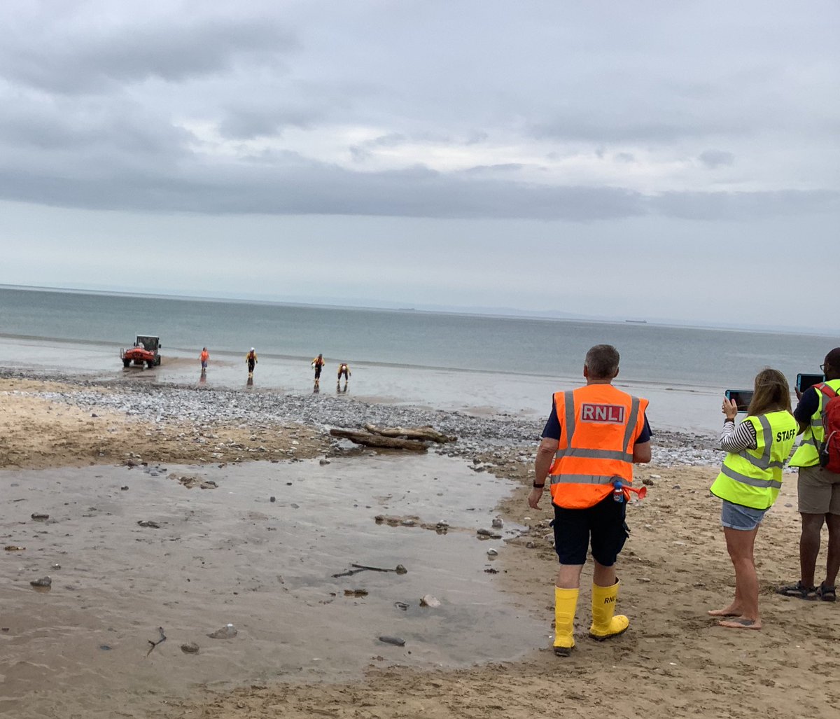 llanrhidianp's tweet photo. #LlanPengwin had a fantastic day at Port Eynon & Horton beach today. We even saw the lifeboat crew making a rescue. that was very exciting #LlanCym #LlanHum #LlanFun @HortonRNLI https://t.co/otRDzsEAjR