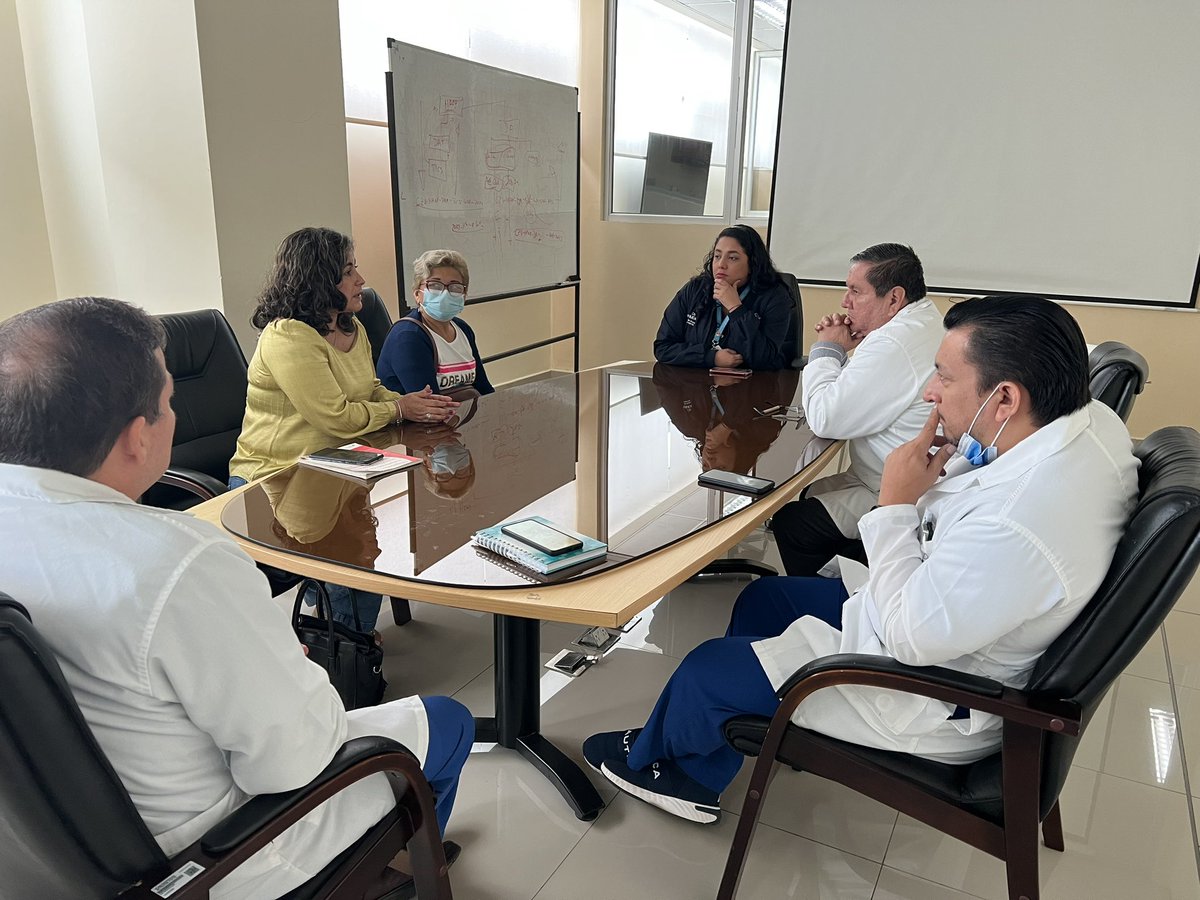 HGuayaquil's tweet photo. .@HGuayaquil de @Salud_Ec mantiene reunión con @FUNDHEC donde se socializa plan de fortalecimiento del área de Hematología y la entrega efectiva de medicamentos a pacientes con hemofilia. https://t.co/AtoaUNkg9k