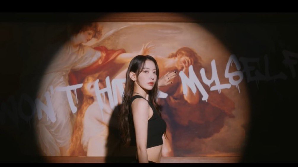 zuhaprod's tweet photo. didnt even realise smth was written at the back I was looking at sakura the entire time she’s GORGEOUS https://t.co/sqpuWoGWPP