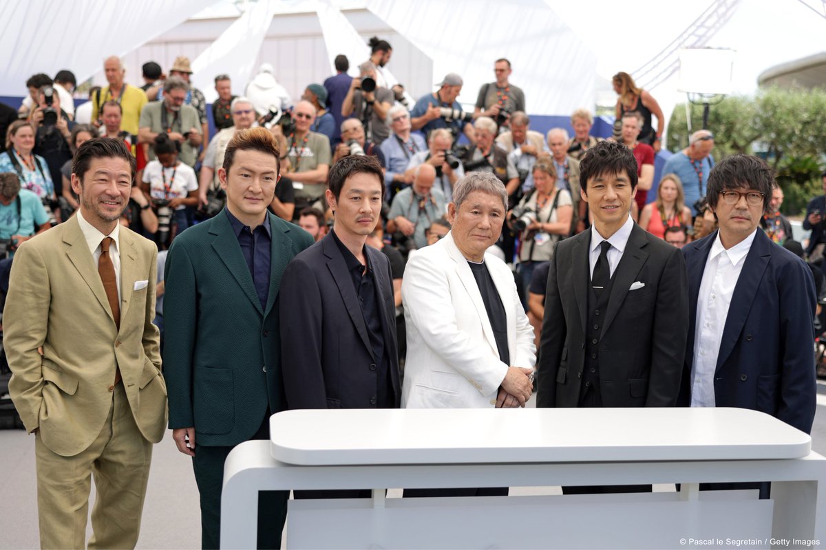 📸 C’est dans la boîte ! - It’s a wrap! #Photocall KUBI de TAKESHI KITANO 

Avec l'équipe du film / With the film crew  

#Cannes2023 #CannesPremiere #SelectionOfficielle #OfficialSelection