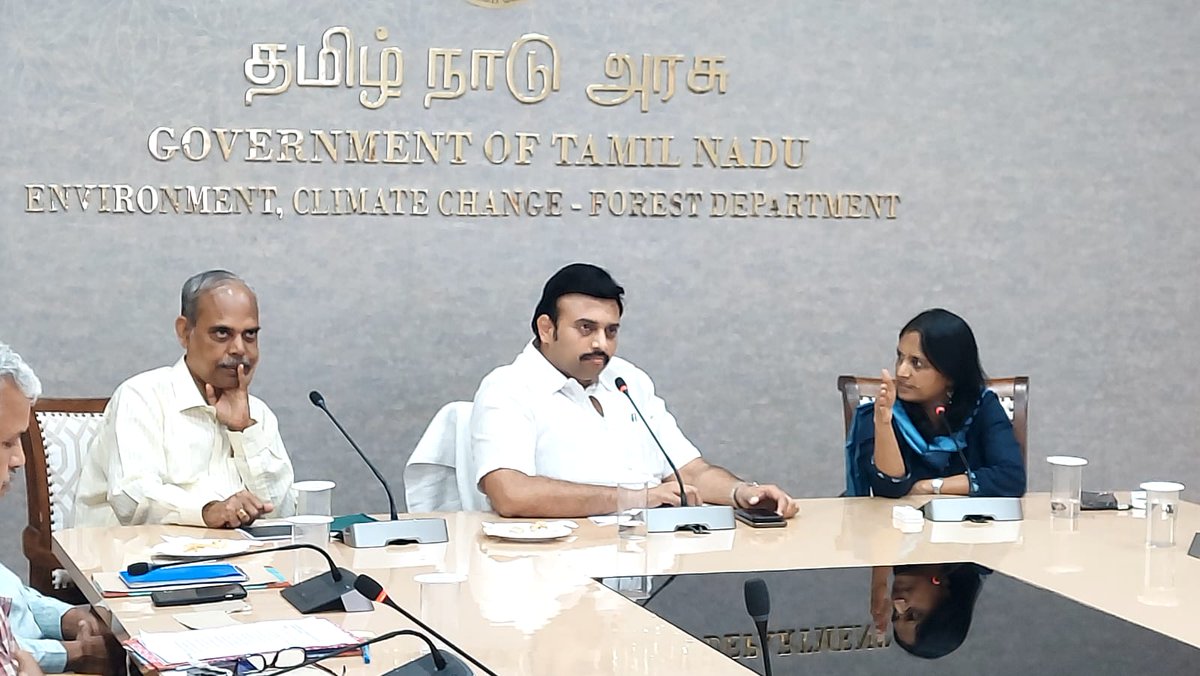 MMathiventhan's tweet photo. #TNSecretariat #TNForest தமிழ்நாடு வனத்துறையின் ரப்பர் தோட்டக் கழகம், தேயிலை தோட்டக் கழகம் மற்றும் தோட்ட கலை தொடர்பான ஆலோசனை கூட்டம், இன்று மாலை நாமக்கல் கவிஞர் மாளிகையில் நடைபெற்றது. இக்கூட்டத்தில் "என்றென்றும் கலைஞர், எங்கெங்கும் கலைஞர்" முத்தமிழ் அறிஞர் தலைவர் கலைஞர் அவர்களின் நூற்றாண்டு விழாவை துறை சார்ந்து சிறப்பாக கொண்டாடுவது குறித்தும், ரப்பர் மற்றும் தேயிலை தோட்ட கழகத்தை லாபகரமாக கொண்டு செல்வது தொடர்பாக விரிவாக விவாதிக்கப்பட்டது. உடன் துறையின் முதன்மை தலைமை செயலாளர் திருமதி. Supriya Sahu IAS., துறையின் தலைவர் திரு. சுப்ரத் மஹாபத்ர IFS., உள்ளிட்ட உயர் அதிகாரிகள் கலந்து கொண்டனர். நன்றி