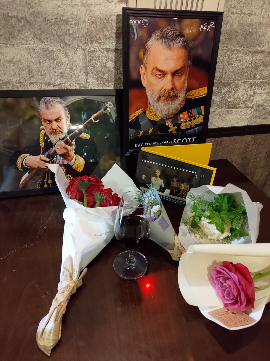 2532zcero's tweet photo. R.I.P
#RayStevensonRIP 
#DostiはBARにいる https://t.co/e1xg91LFg5