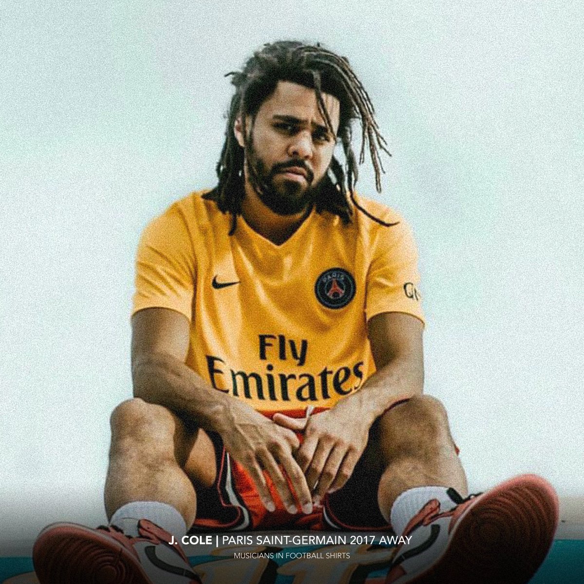 Musicians in Football Shirts 🎶  

J. Cole in the PSG 2017 Away 🇫🇷

(Thread 👇)
