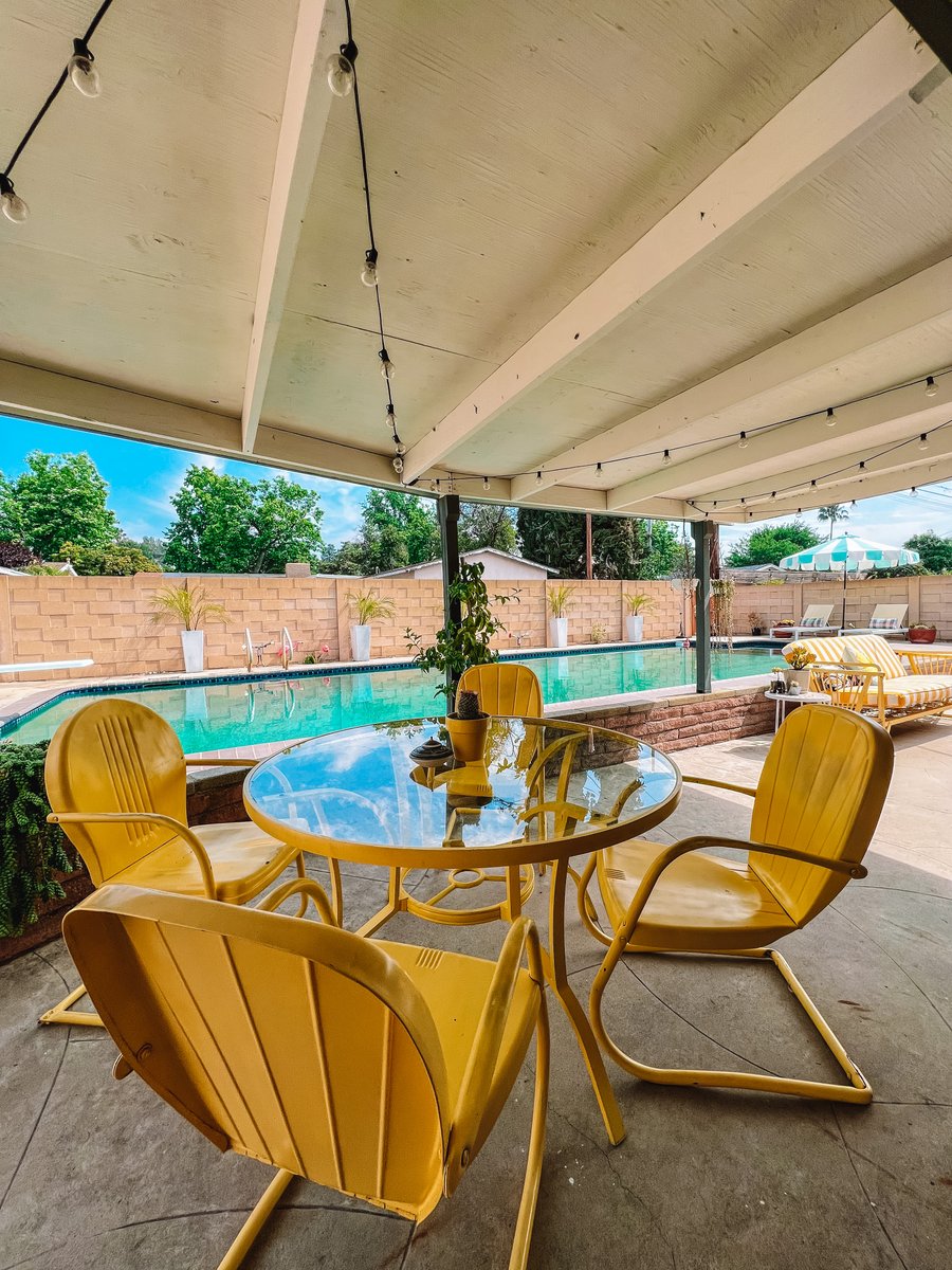 zillow's tweet image. The Twin Palms embodies the essence of indoor-outdoor living, a defining characteristic of Mid-Century Modern homes!

See more: zlw.re/TwinPalms