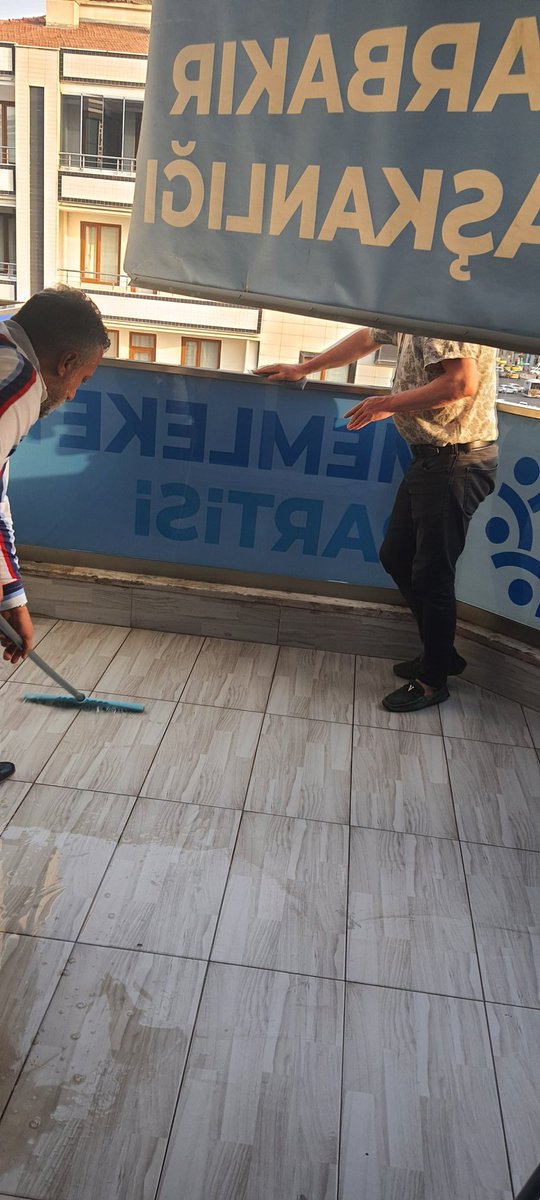 Yuvamızı açtık. <a href="/atillaecee/">Atilla Ece</a> başkan kendi elleriyle temizlik yapıyor. <a href="/Sedatsavan/">Sedat Savan</a> abimizde sil,süpür yapıyor 😊 Mavilik dolu oksijene ihtiyacımızın olduğu doğrudur 🧿 Ülkemizi de bu kirli siyasetten temizlemek için yeniden Ayağı kalkıyoruz. <a href="/vekilince/">Muharrem İNCE</a> <a href="/Sibelrozaerdem/">...</a>