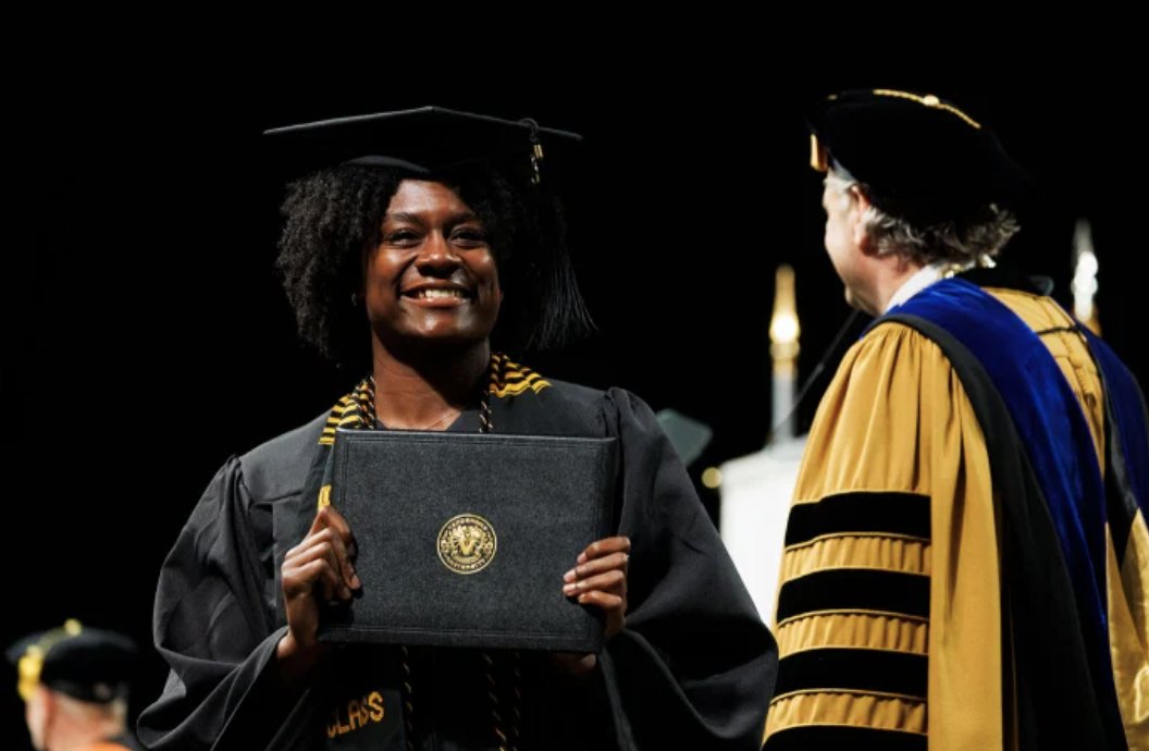 Happy grad season!

We followed four women's basketball graduates, with four different postgraduate paths, as they concluded their experience as student-athletes and readied for their next chapters. Really fun piece to work on!

<a href="/andscape/">Andscape</a> 🎓: andscape.com/features/the-n…