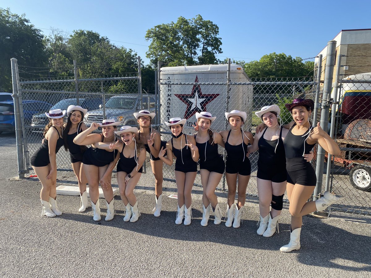 jmhstarsteppers's tweet photo. First practice in boots and hats for the 23-24 team! And a huge thank you to these girls for getting the trailer cleaned out for repair ๐ #starsteppers #peakpotential https://t.co/wA5mu2aLIs