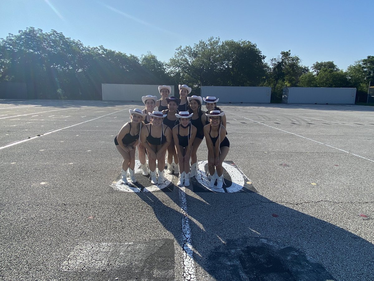 jmhstarsteppers's tweet photo. First practice in boots and hats for the 23-24 team! And a huge thank you to these girls for getting the trailer cleaned out for repair ๐ #starsteppers #peakpotential https://t.co/wA5mu2aLIs