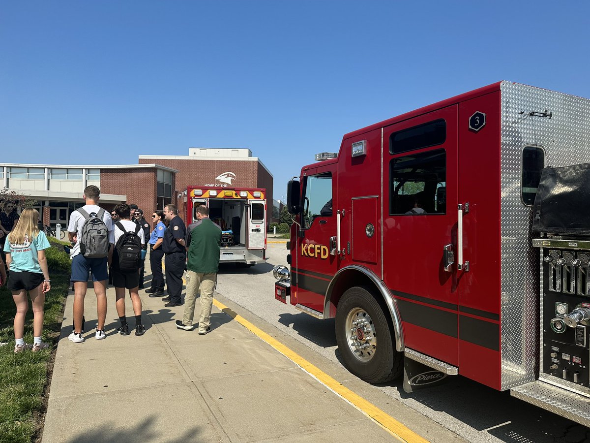 SHSFalcons's tweet photo. Thank you @KCMOFireDept Pumper 3 &amp; Fire EMS for the visit today teaching our Health Sci Services Pathway about the profession
@NKCSchools @NKCS_CCR @MsHalphin @kkooi42 @MarkMaus_NKCS @StaleyPrincipal @sthscounseling @StaleyCagers @ChadSutton3 https://t.co/4FZE2iOiuw