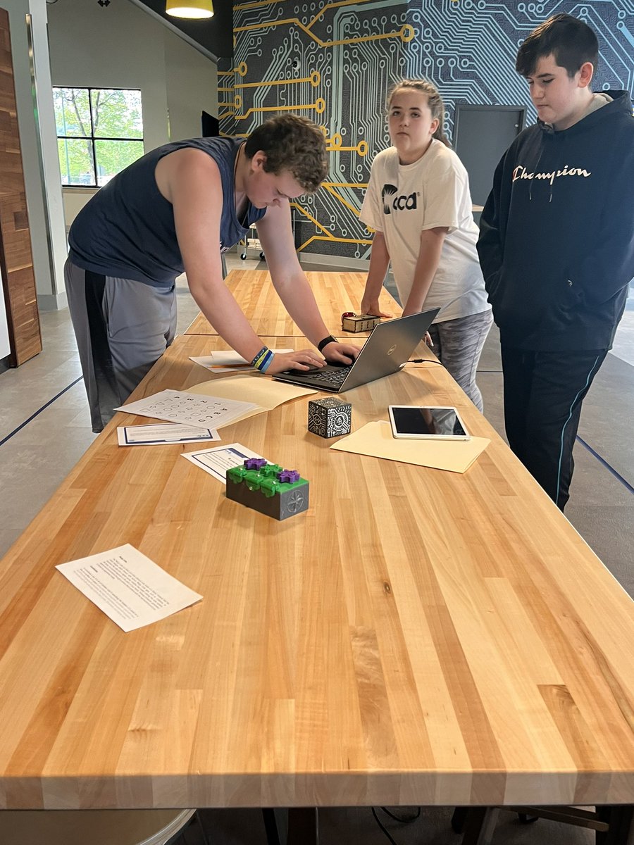 STEMnaut's tweet image. It’s a tech breakout in #TechWorksatCCA Can they all escape?