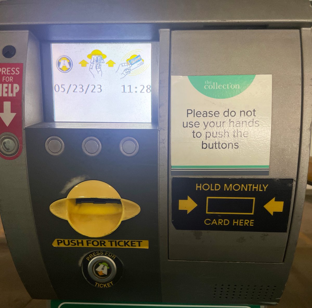 themozzking's tweet photo. “Please do not use your hands to push the buttons.” 
“Push for ticket.” 
Am I missing something? @DavidBrody @SkeeryJones @TheBrooklynBoys https://t.co/feR4iM9v7m