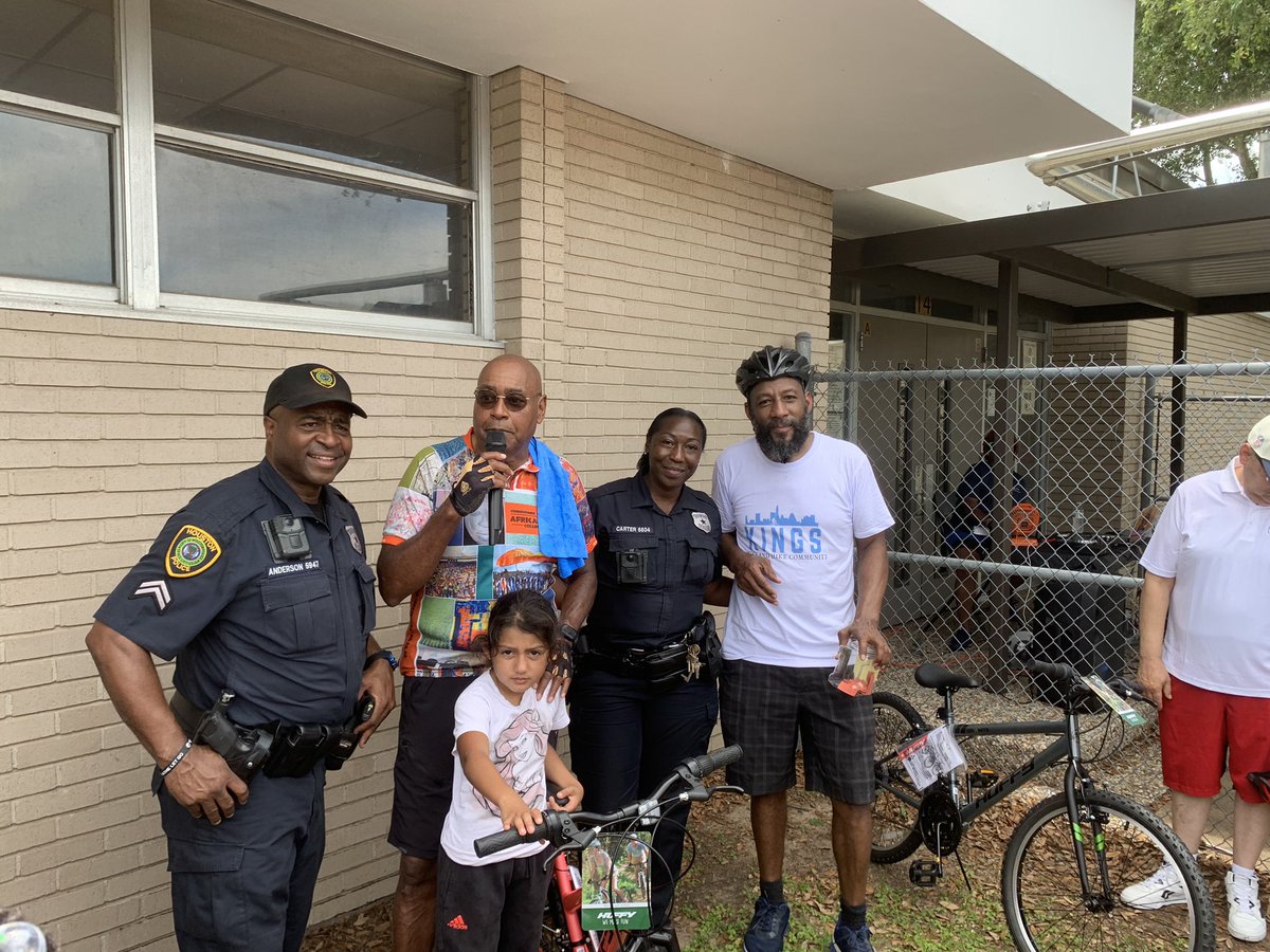HPDOCAAALIAISON's tweet photo. Hello Houston! North Community Service Division participated in the Bike Rodeo at J. Routh Smith Elementary School. Thanks to Alonzo Mims and Commissioner Rodney Ellis #HPDOCA #KingsBikesandHikes #SmithElem #CommissionerRodneyEllis https://t.co/swS1upbD8h