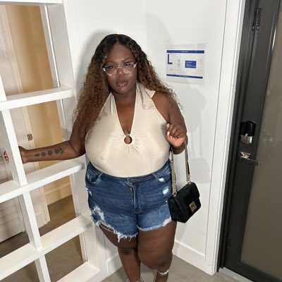 BriezyBrie tweet media