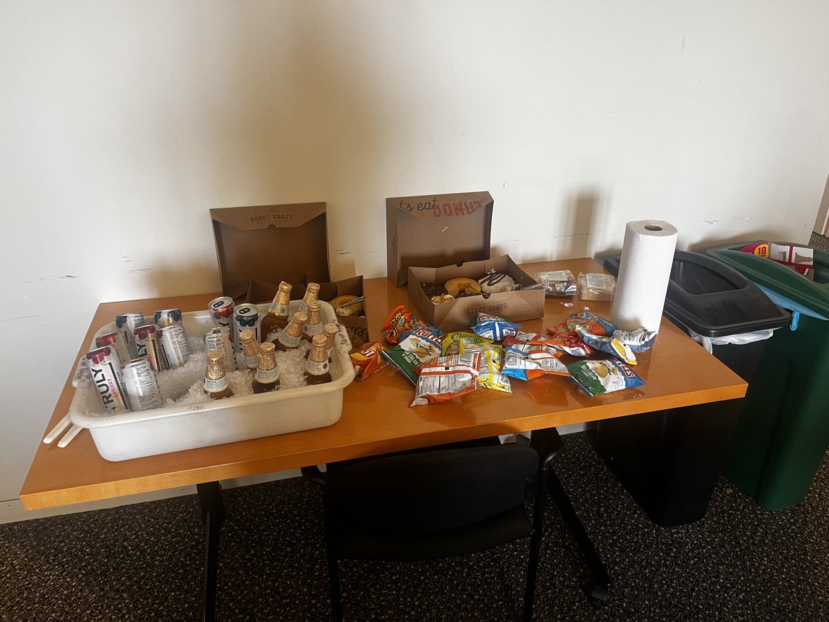 Xiongosome's tweet image. Snacks, donuts, and refreshments as some of us attend the CSHL Retroviruses meeting virtually! Great food paired with great science.