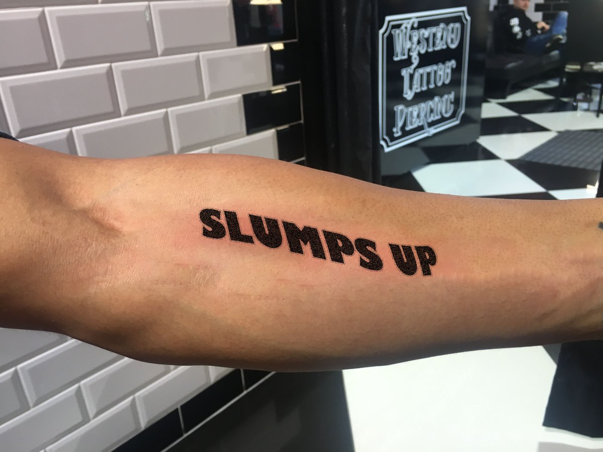 Seitdem Daniel sich ein Dortmund Tattoo stechen lassen hat, kam ich auf die Idee ihn zu supporten: das Ergebnis vor ner Stunde:

SLUMPS UP!
BVB!!!