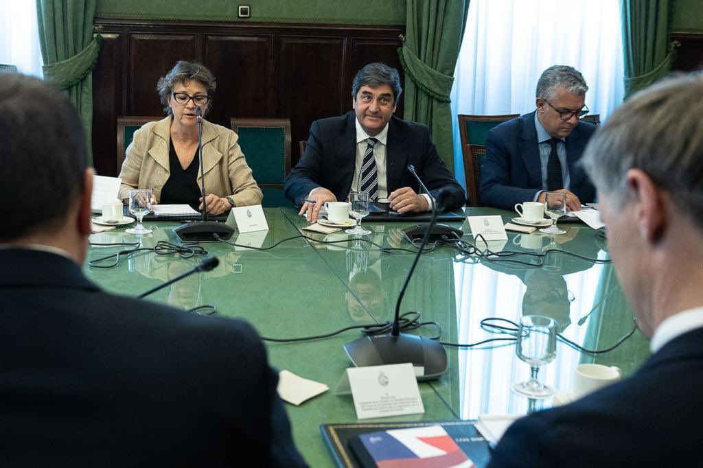 Recibiendo al presidente de la Saeima, el parlamento de Letonia, en el Congreso de los Diputados.
